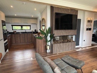 FOR SALE, LUXURY LODGE YORKSHIRE SPA RETREAT, HELMSLEY, YORK, HARROGATE, PET FRIENDLY