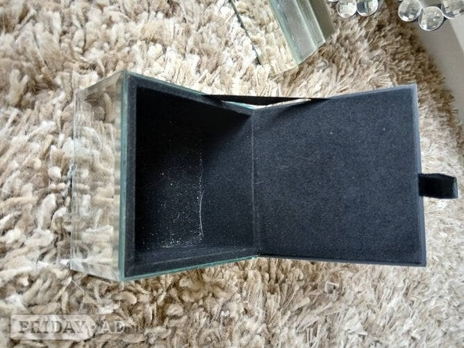 Small glass mirror and small glass heart mirrored box - Furniture in Tunbridge Wells