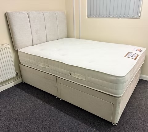 CASHMERE 1000 POCKET MATTRESS WITH BASE 2 DRAWERS & HB - single - Furniture in Rotherham