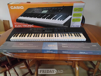 Casio keyboard and stand