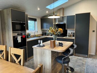 FOR SALE, LUXURY LODGE YORKSHIRE SPA RETREAT, HELMSLEY, YORK, HARROGATE, PET FRIENDLY