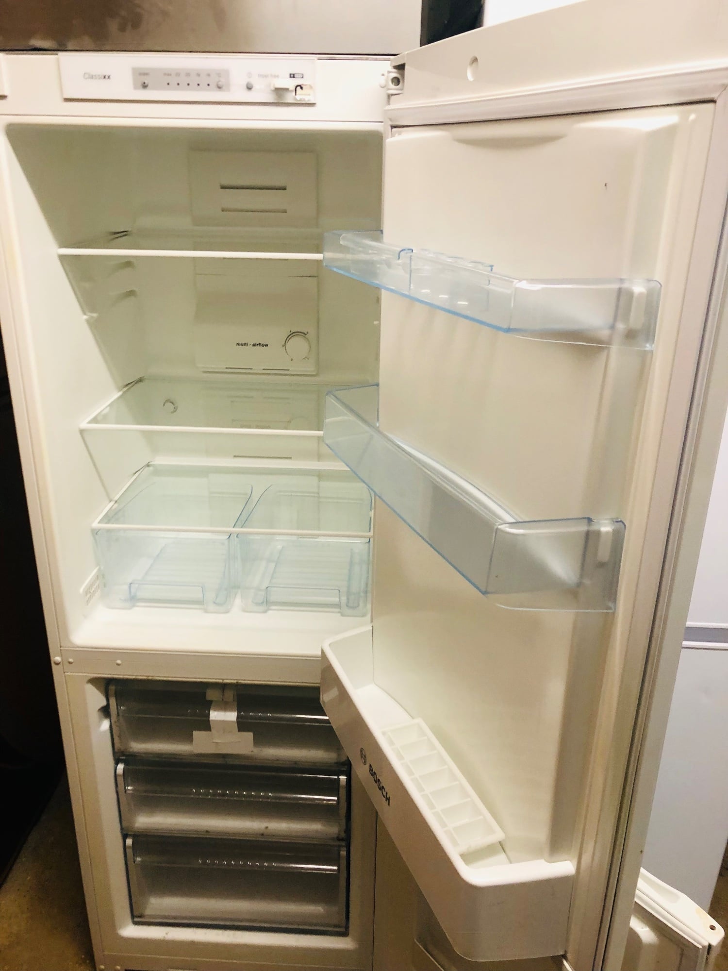 Bosch frost free fridge freezer works perfectly 
