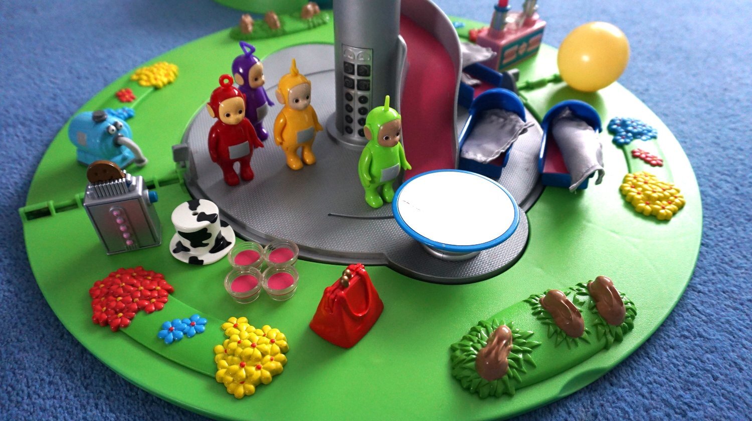 TELETUBBIES HOME HILL PLAYSET      - Baby & Kids