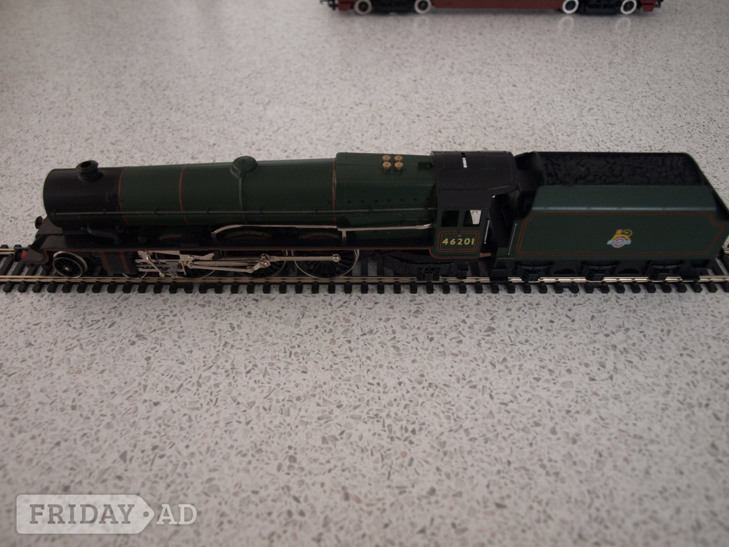 FREE TO COLLECTOR Five Hornby OO Scale Trains  - Hobbies & Leisure in Worthing