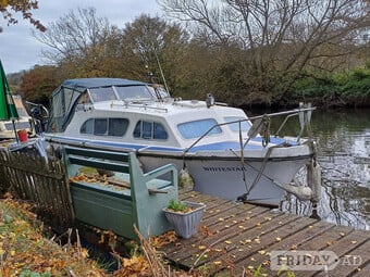 motor boat cabin cruiser Elysian 27 8.23mtrs