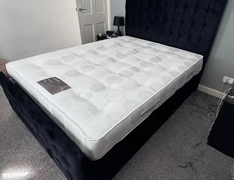 CUBE Deluxe Divan Ottoman with standing Hb and footboard - King