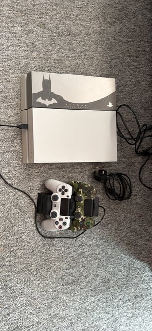 PS4  4 with 2 controllers 