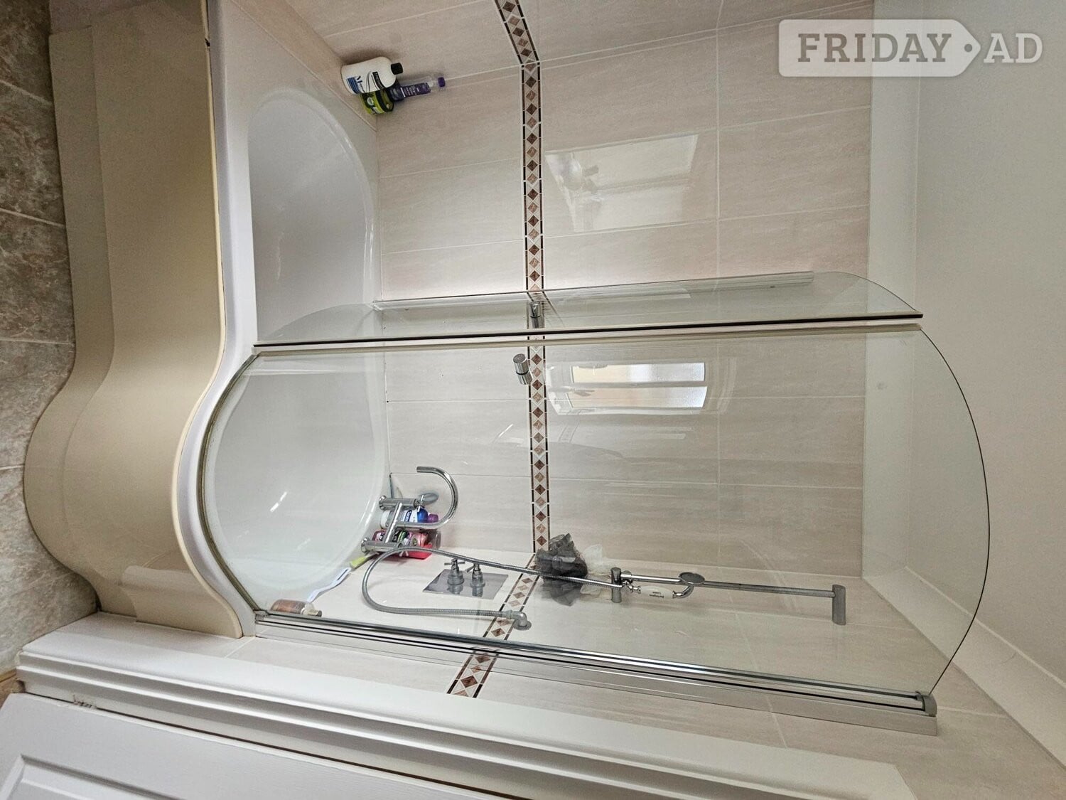 Brighton Bath and shower cubical 