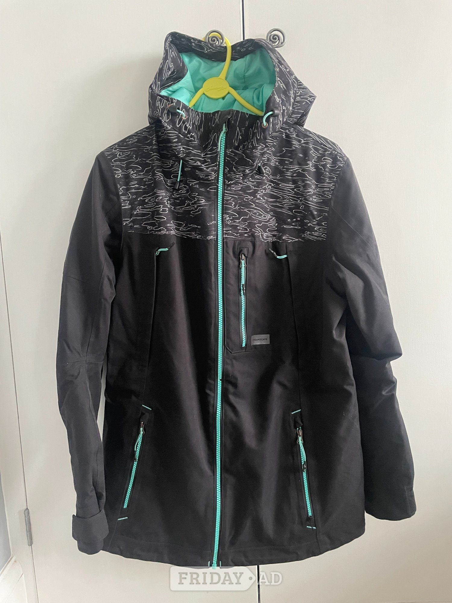 Women's decathalon snowboard / ski jacket size M great condition