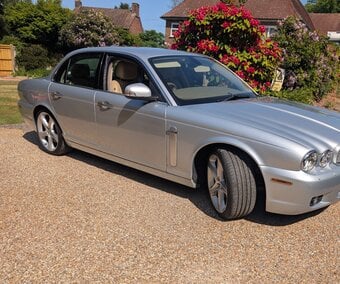 2009 JAGUAR XJ EXECUTIVE
