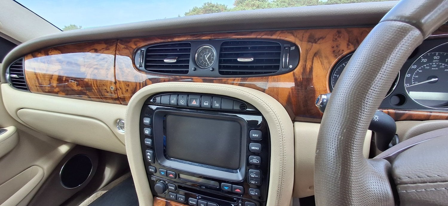2009 JAGUAR XJ EXECUTIVE - Cars in Lewes