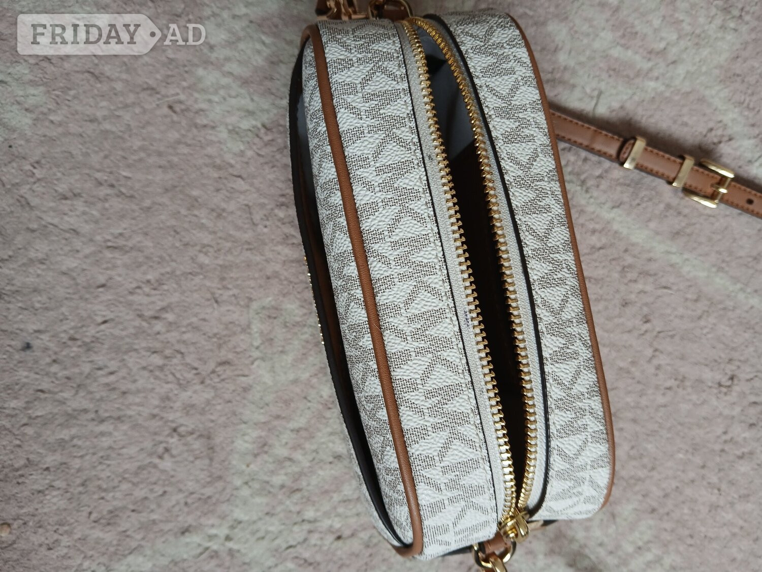Tunbridge Wells Mk sidebag and purse £190 Tunbridge wells 