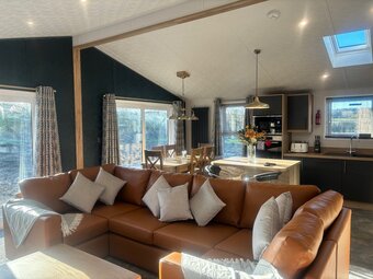 FOR SALE, LUXURY LODGE YORKSHIRE SPA RETREAT, HELMSLEY, YORK, HARROGATE, PET FRIENDLY