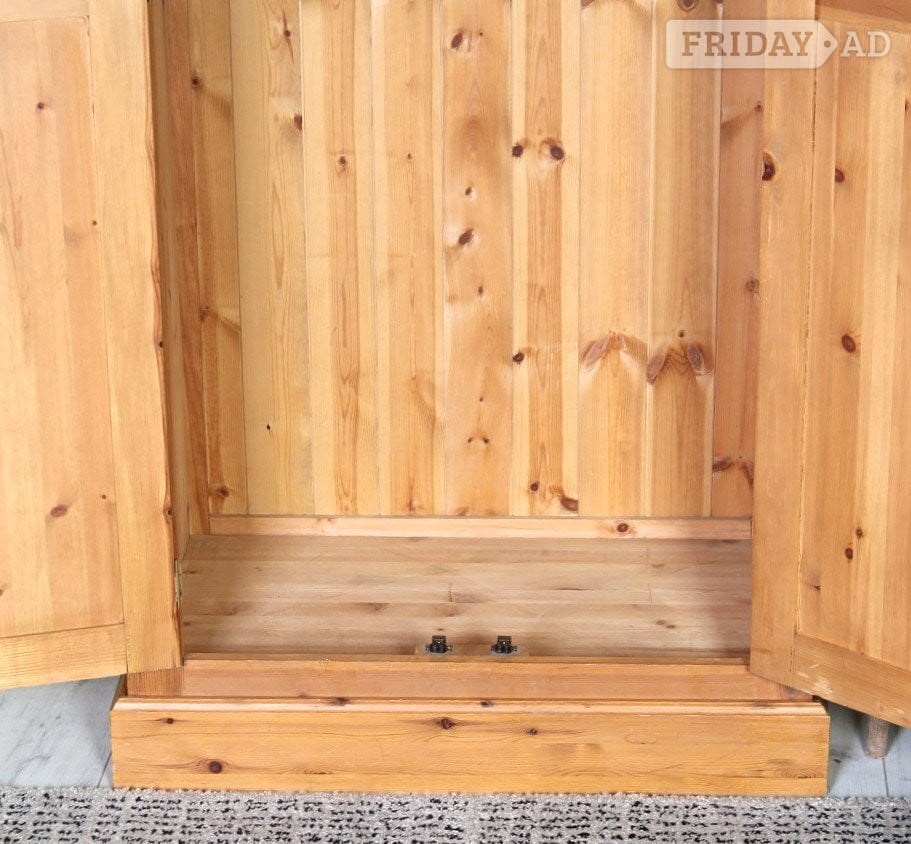 UK Delivery-Second-Hand Waxed Traditional Farmhouse Pine Wardrobe - Furniture in Hailsham