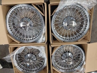 JAGUAR 6X15 GLEAMING CHROME WIRE WHEELS AS NEW SPINNERS + TUBES 
