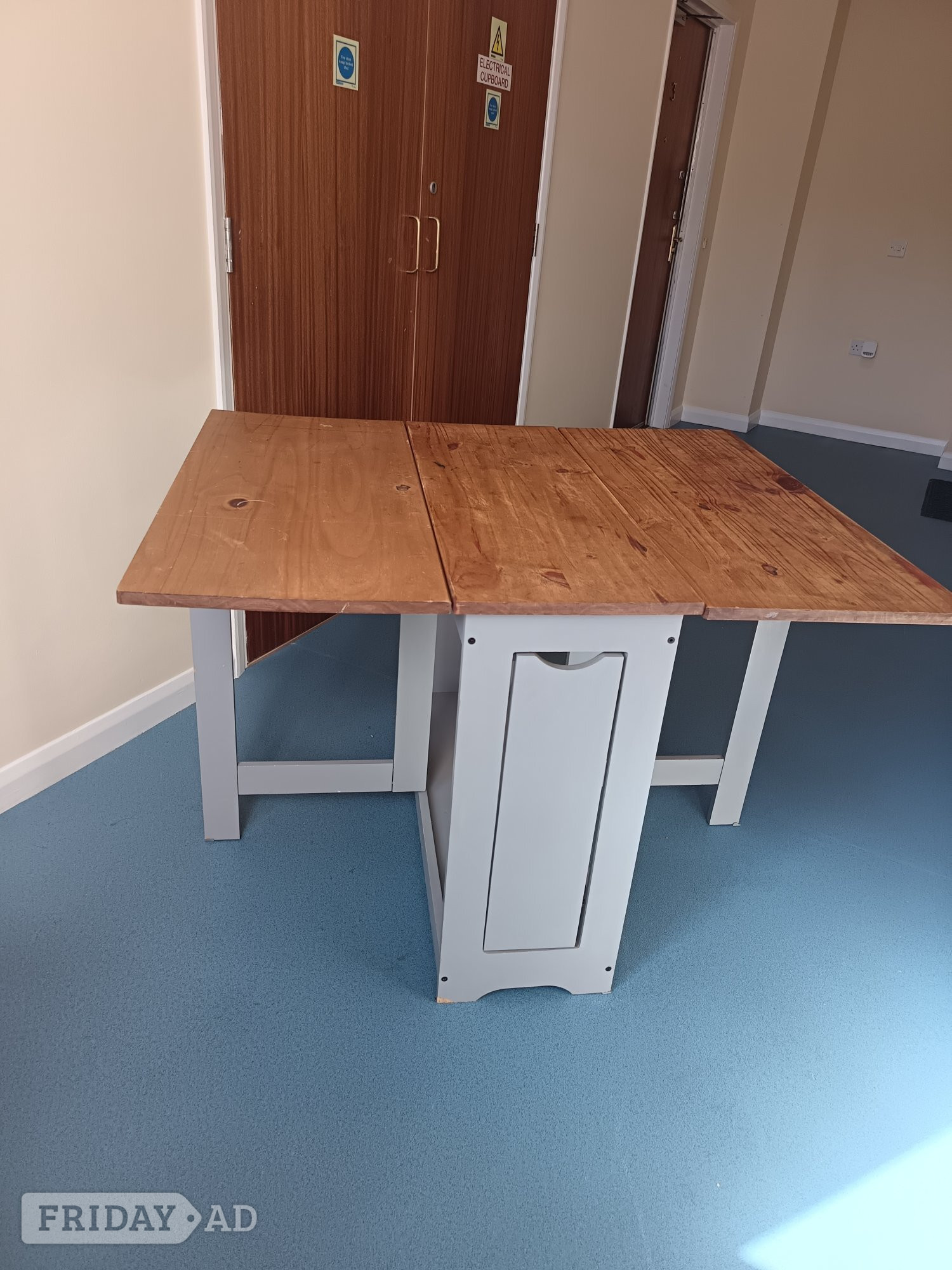 Folding Kitchen Dining Table / Sideboard for Hallway  - Furniture in Tunbridge Wells