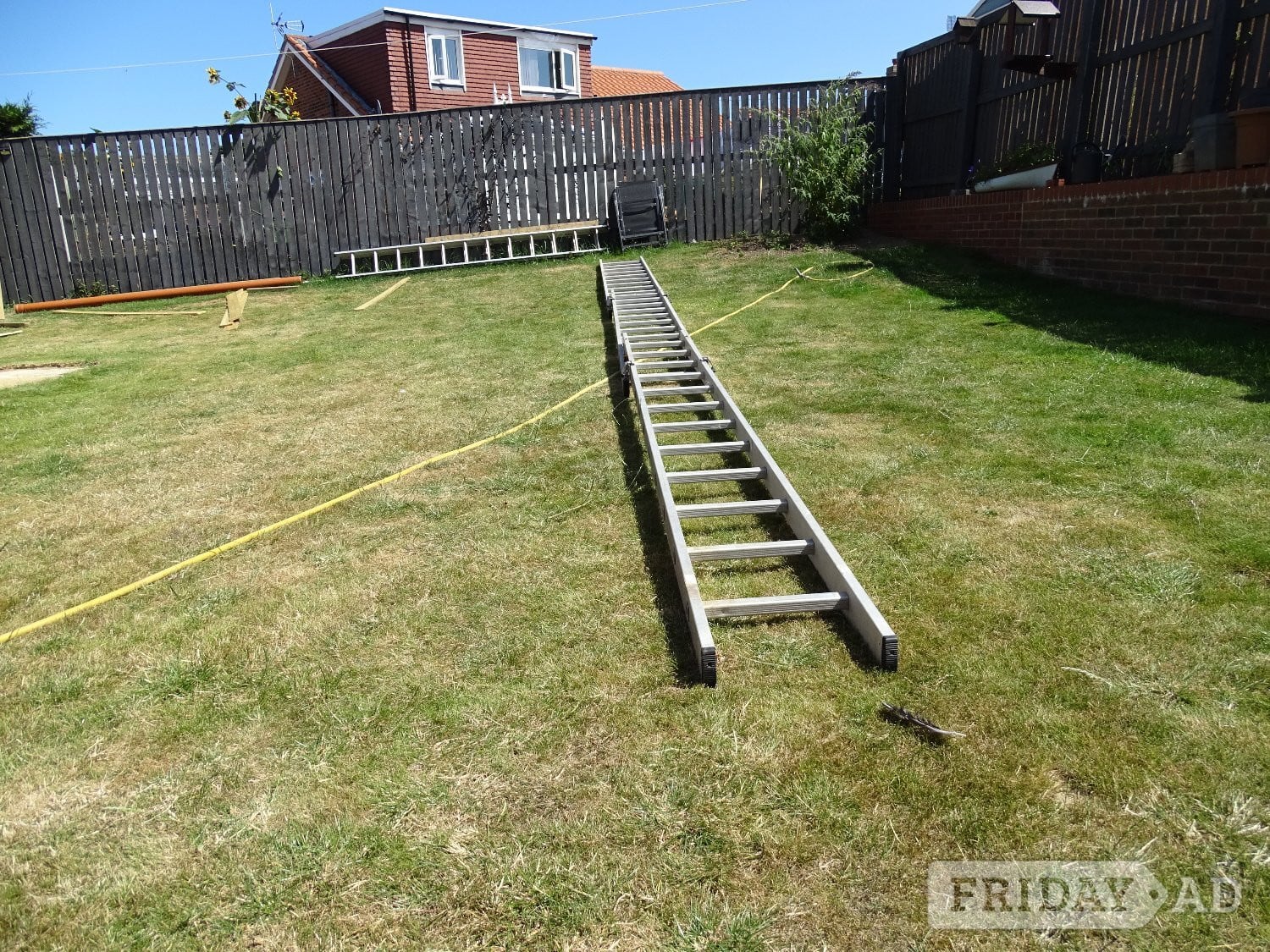 Triple extending aluminium ladder for sale