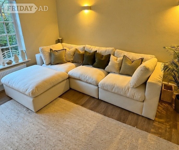 Corner Sofa| Beige\Cream 4x Seater curved corner sofa For Sale  