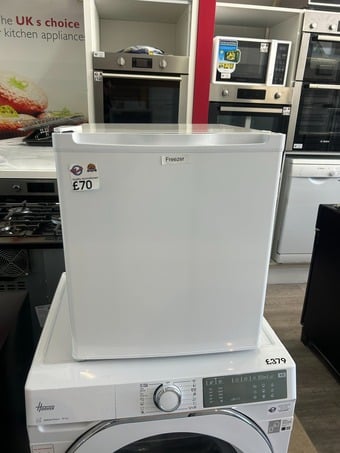 ESSENTIALS TABLETOP FREEZER