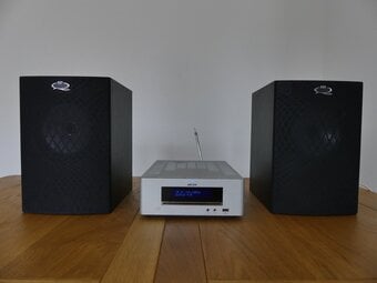 Arcam Solo Mini CD Player AM/FM/DAB Radio with KEF Q15 Speakers