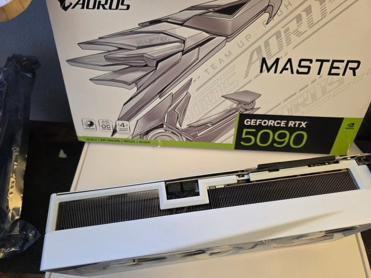  GIGABYTE AORUS GeForce RTX 5090 MASTER ICE 32G - Computers & Electronics