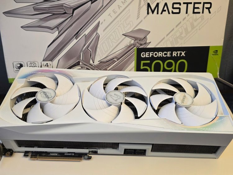  GIGABYTE AORUS GeForce RTX 5090 MASTER ICE 32G