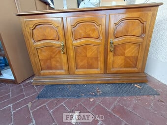 Display/sideboard unit. Good condition, lighting, glass shelves