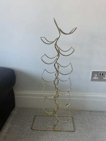 Wren 12 Bottle Wine Rack With Gold Finish excellent condition