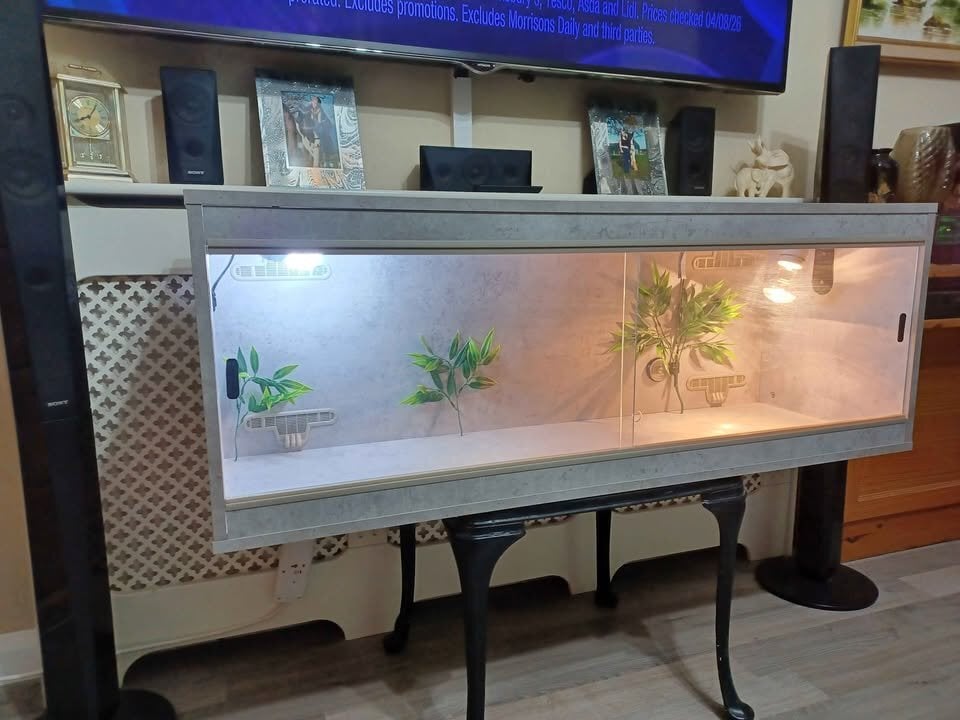 Gillingham Vivarium 4 foot light grey with electrics