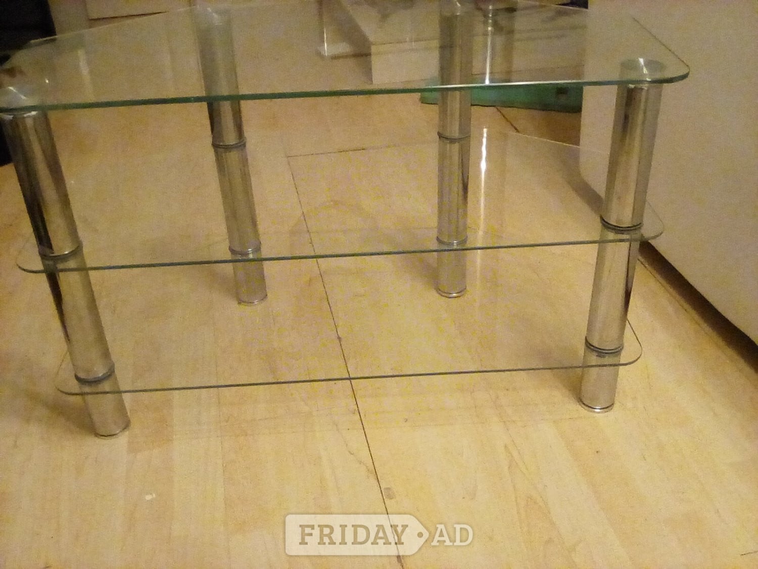 Glass corner tablek