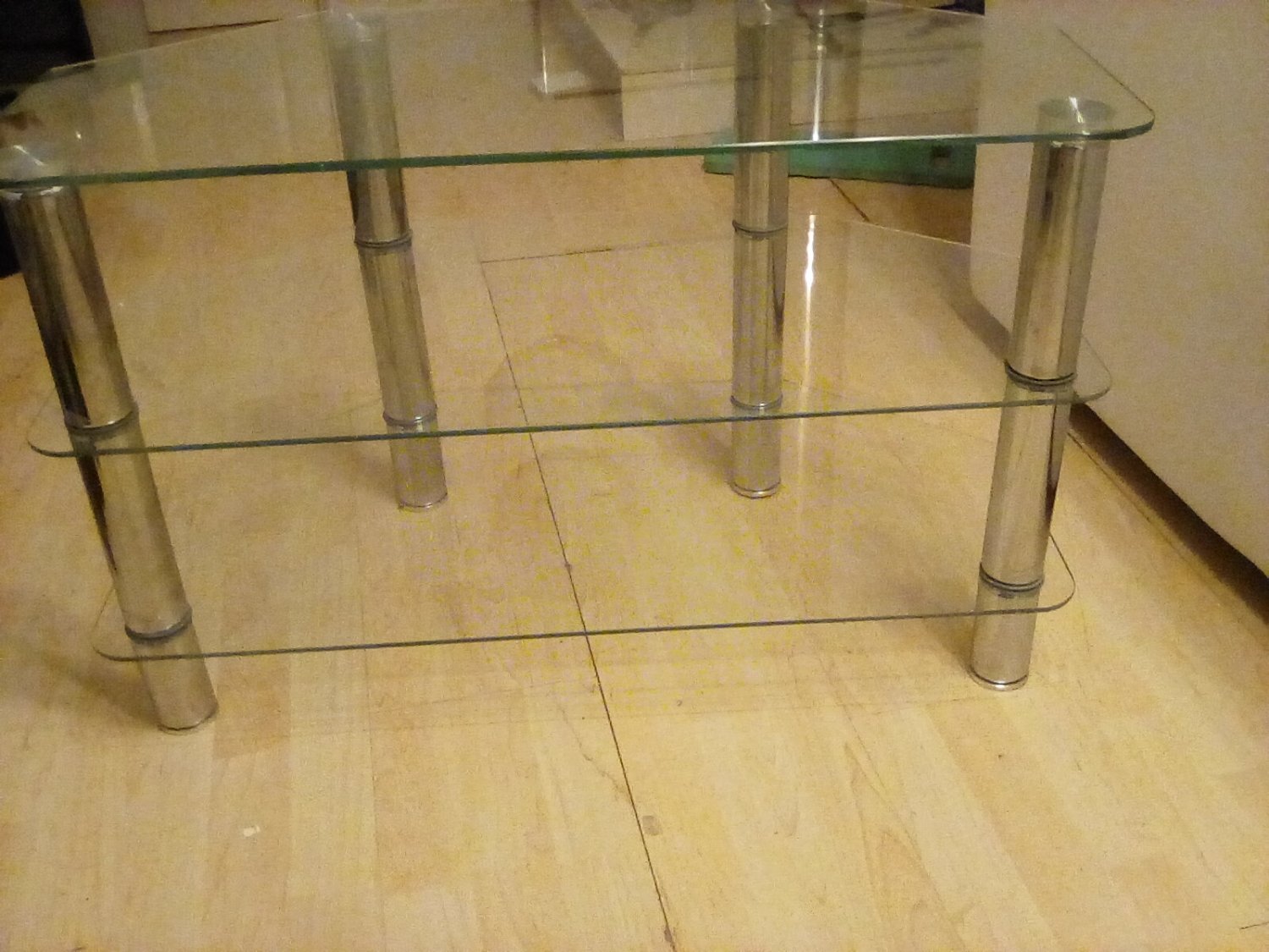 Glass corner tablek