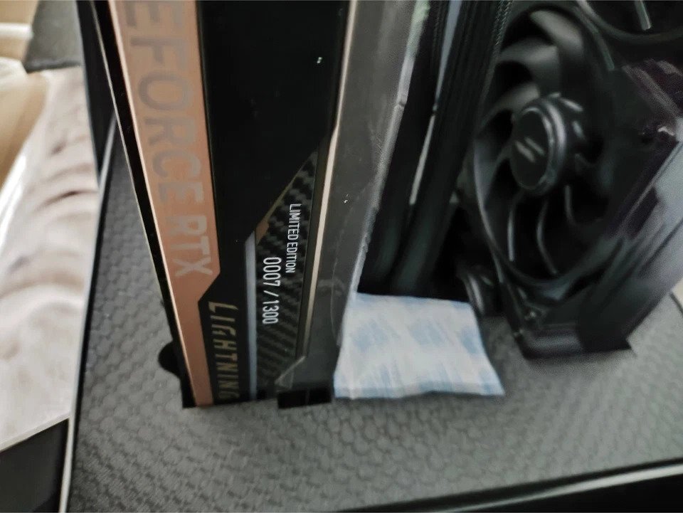 Glasgow MSI GeForce RTX 5090 LIGHTNING Z 32GB GDDR7 NEW Number007/1300-