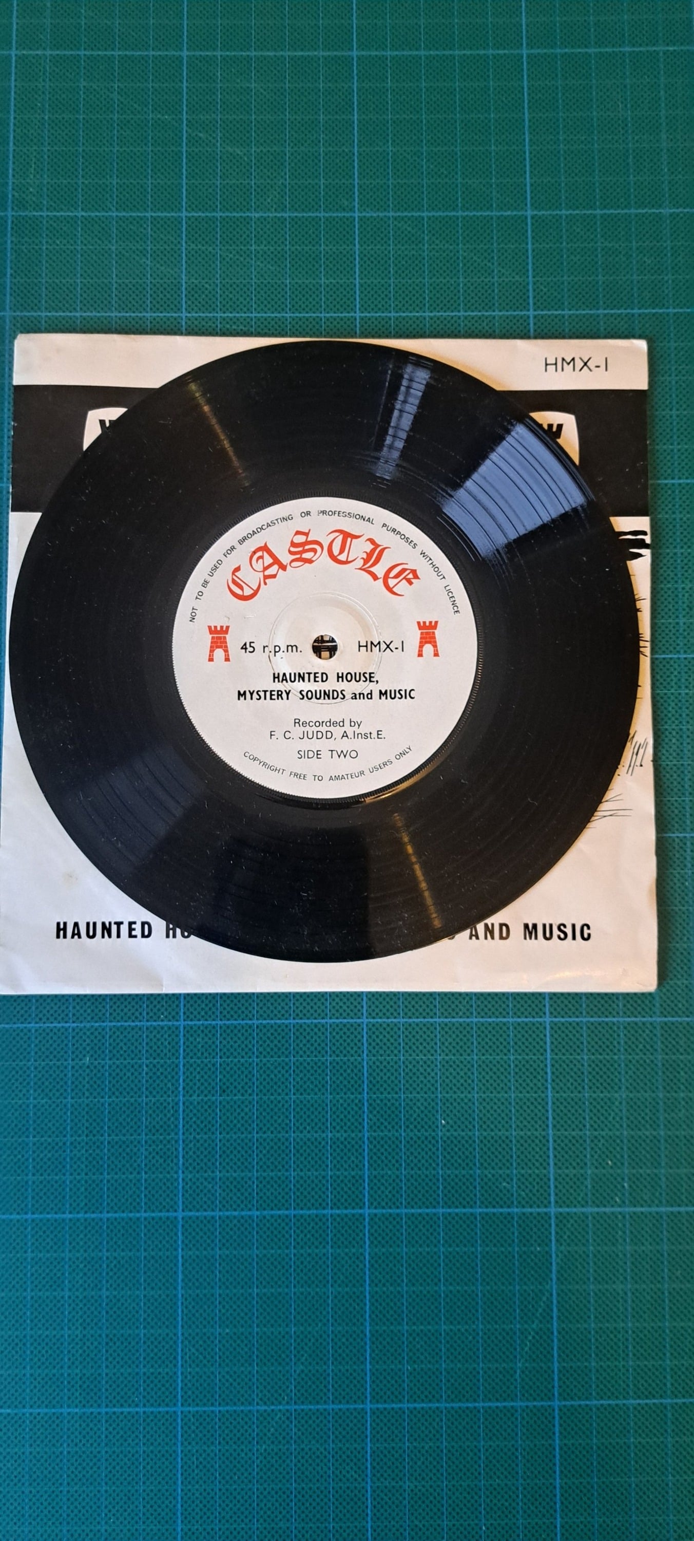 CASTLE HAUNTED HOUSE MYSTERY SOUNDS & MUSIC. 45 RPM VINYL RECORD - Movies, Games, Books & Music in Hartley Wintney