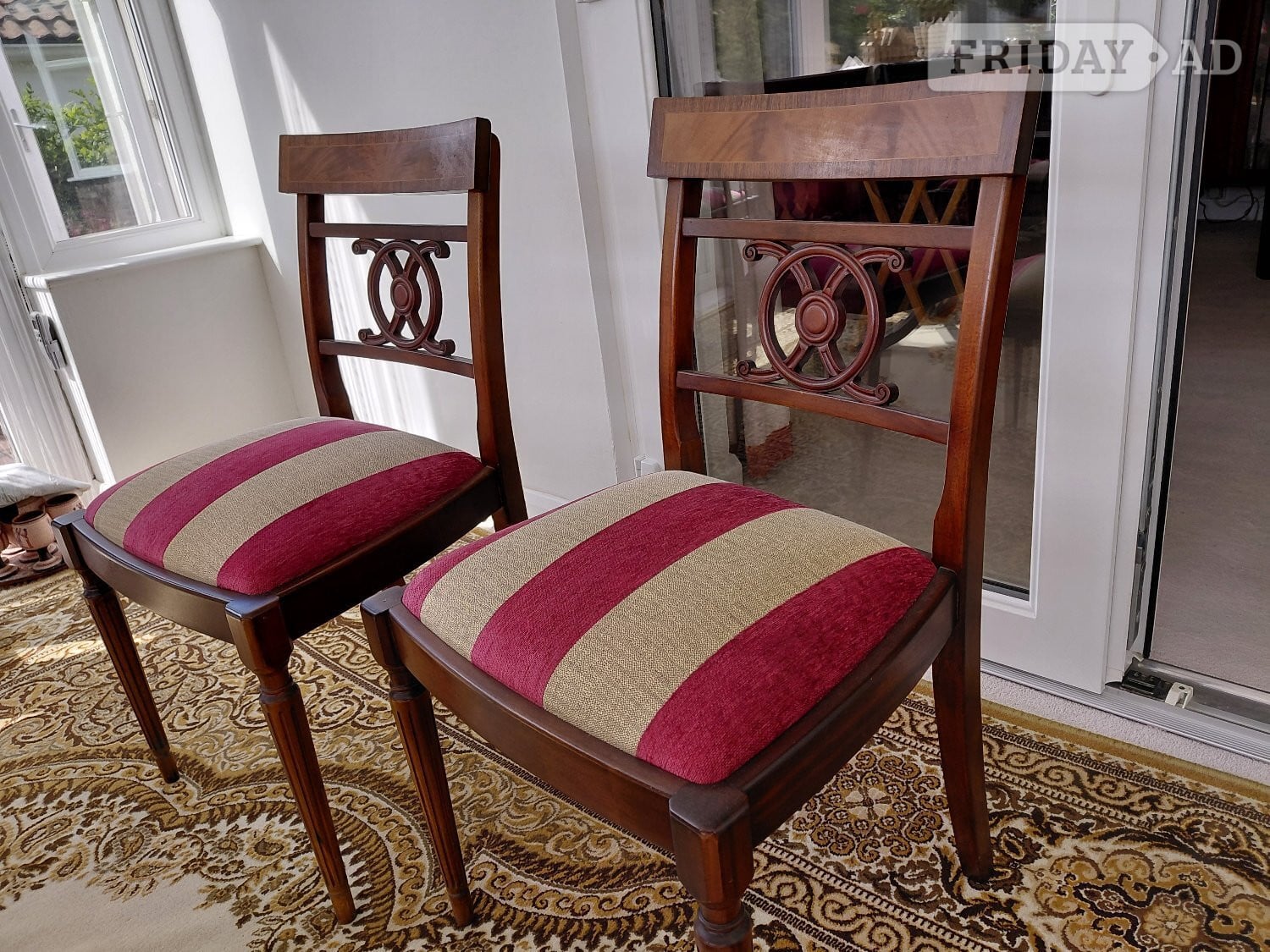 Peacehaven Elegant mahogany dining table, 4 matching chairs and 2 carvers