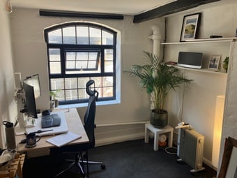 Stunning 2nd Floor office Jew Street - Suit 1-2 People