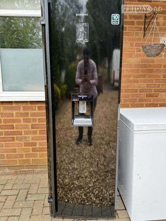 Tall fridge freezer 