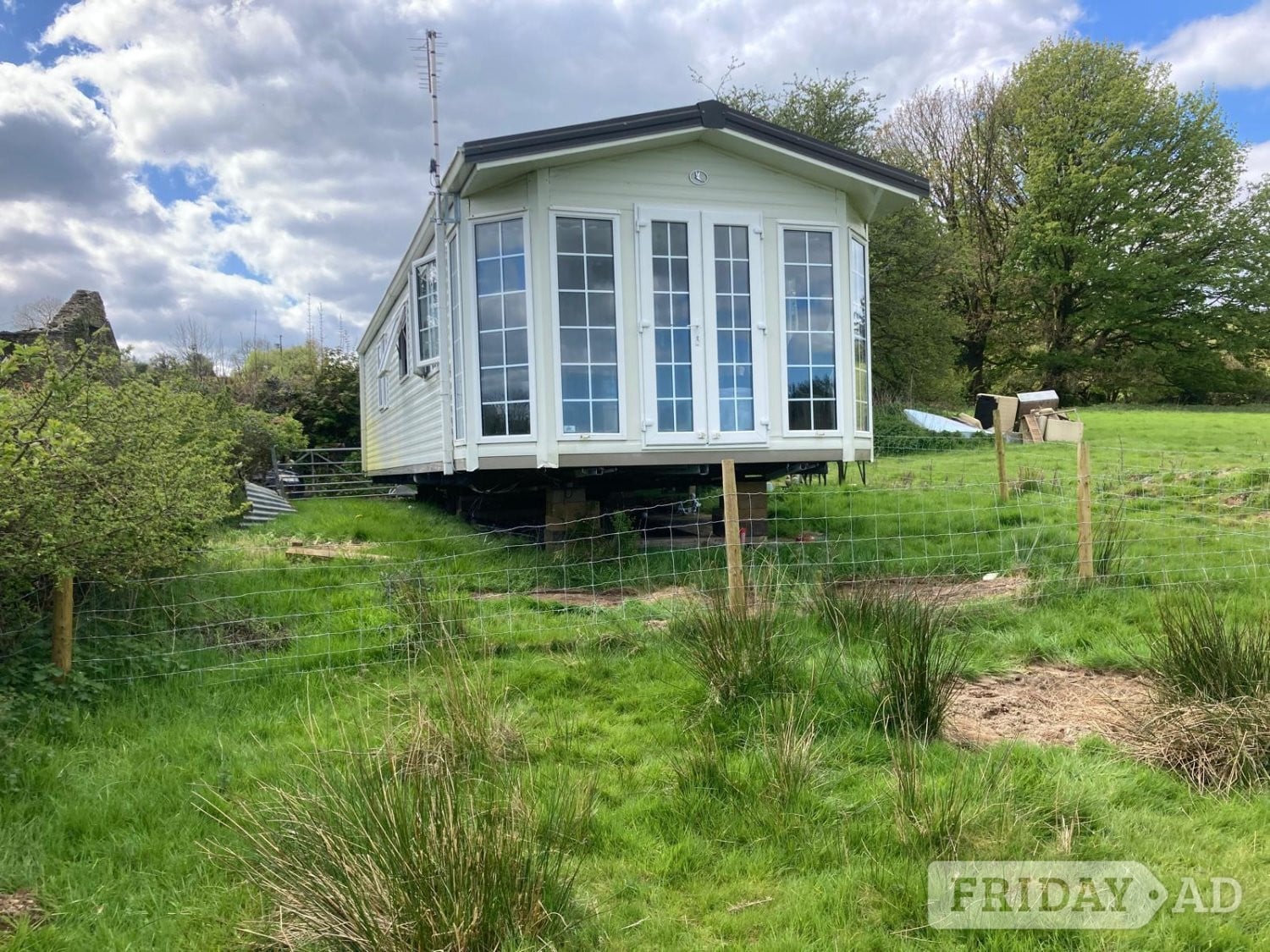 WILLERBY SHERATON 2AXLE STATIC MOBILE HOME AGE APPROX 2010-2015 in Boncath