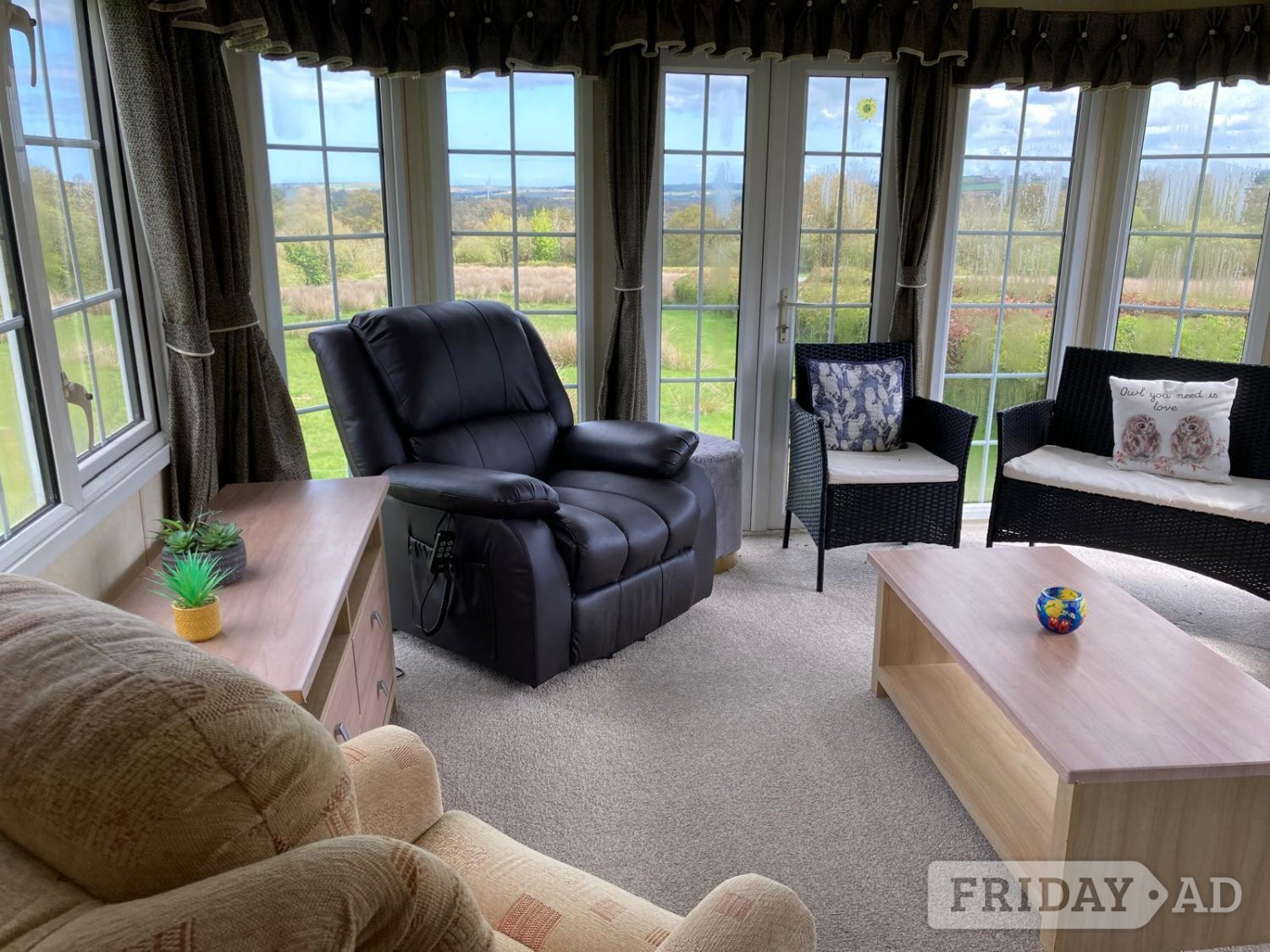 WILLERBY SHERATON 2AXLE STATIC MOBILE HOME AGE APPROX 2010-2015 - Holiday Homes in Boncath