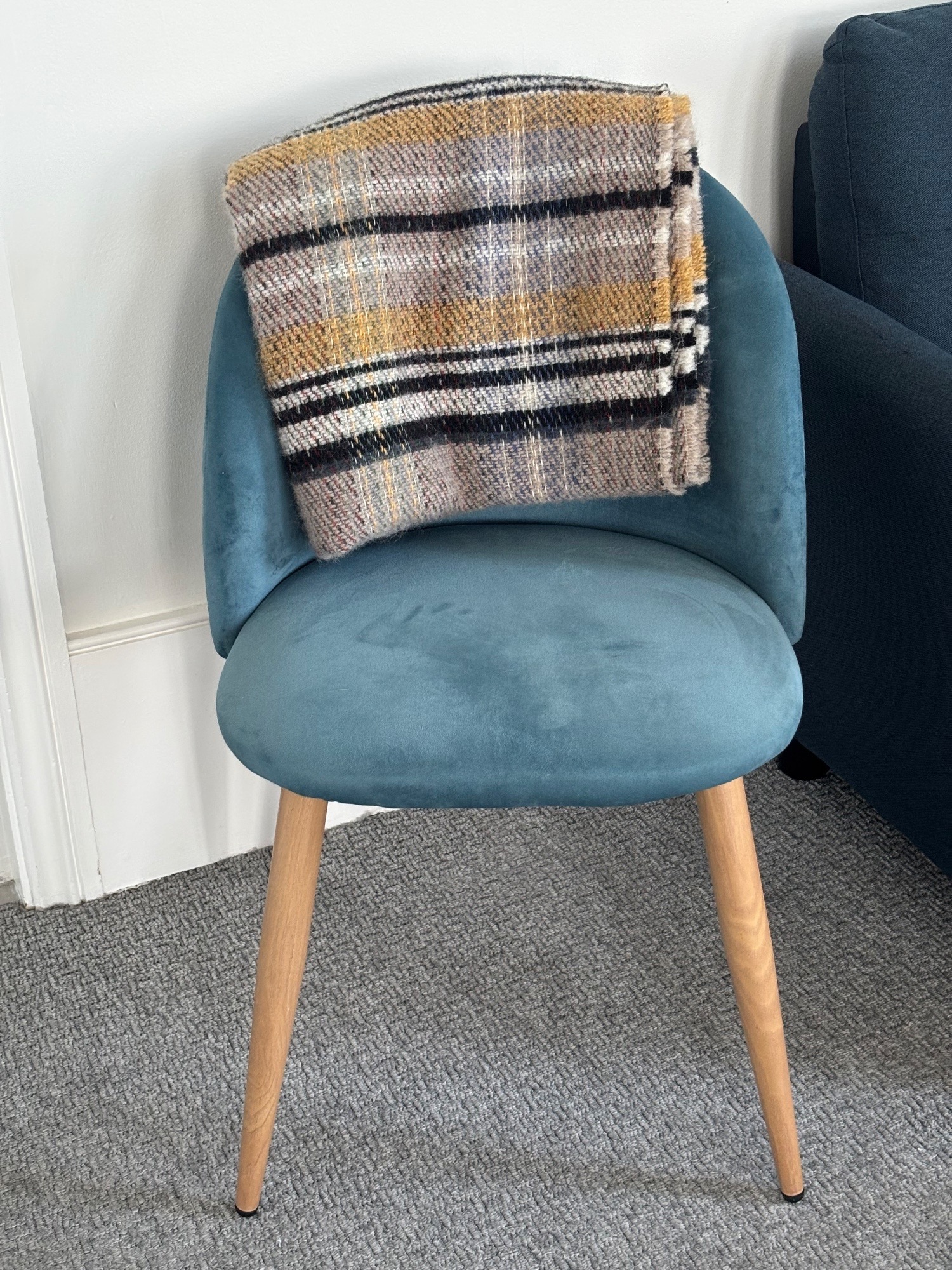 Hastings Modern Glass & Chrome Dining Table with 4 Blue Velvet Chairs