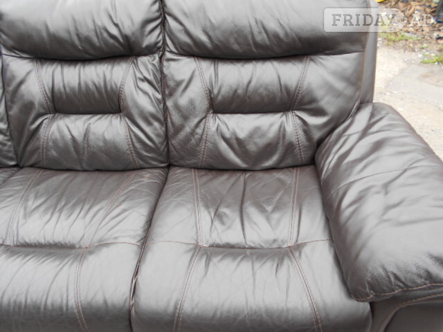 3 SEATER AND 2 SEATER LEATHER SETEES - Furniture in Sheffield