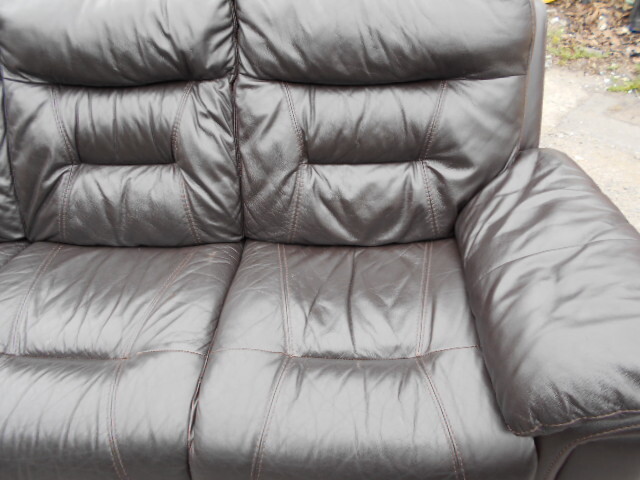 3 SEATER AND 2 SEATER LEATHER SETEES - Furniture in Sheffield