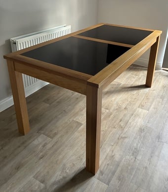 Stunning Oak Dining Table with sleek Black Glass Panels 