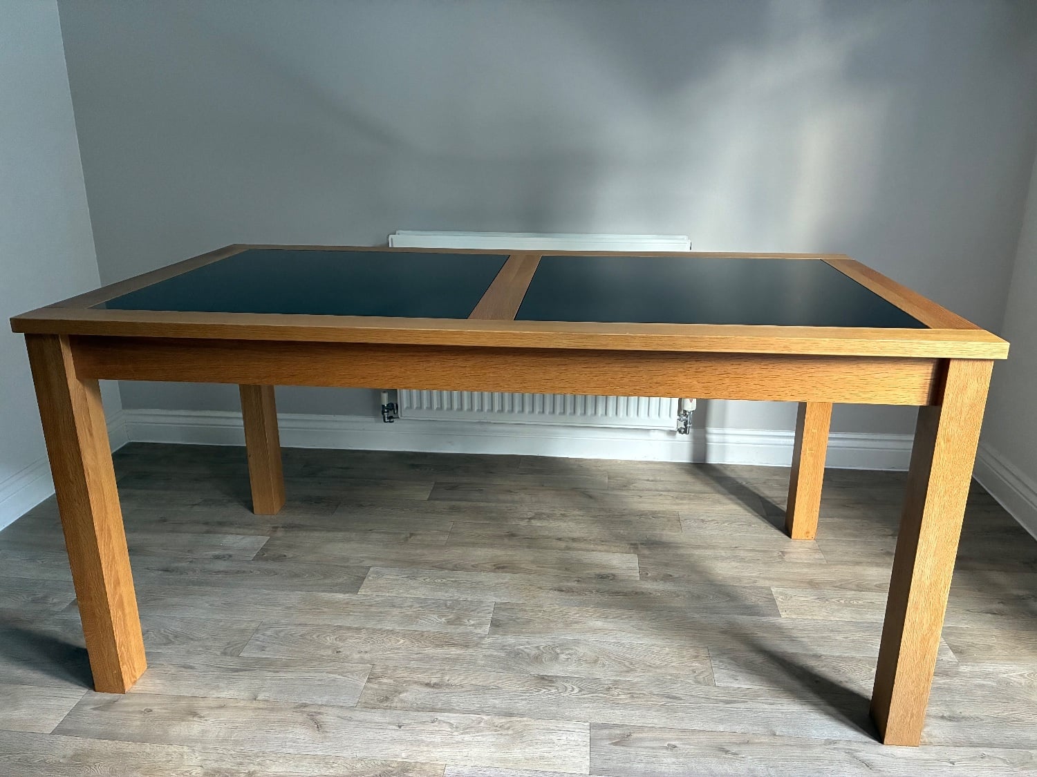 Stunning Oak Dining Table with sleek Black Glass Panels 