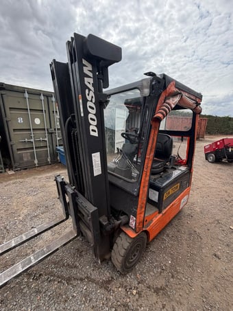 Doosan BT8-5 Fork lift