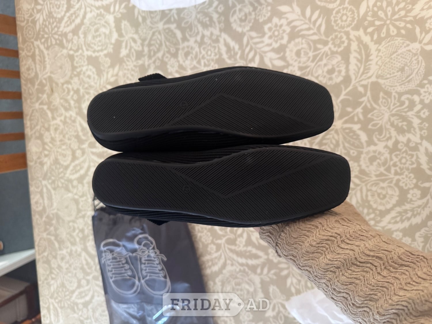Worthing Beautiful orthopaedic black pumps