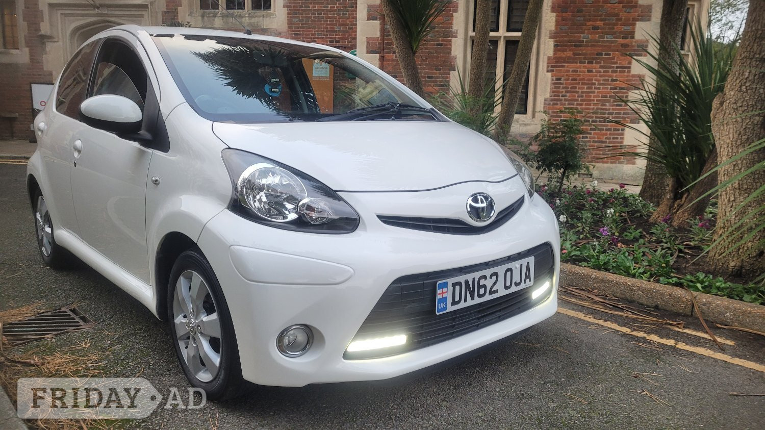 TOYOTA AYGO 1.0 FIRE 5 DOOR,2012/62reg LOW TAX PETROL £3775. - Cars in Hastings