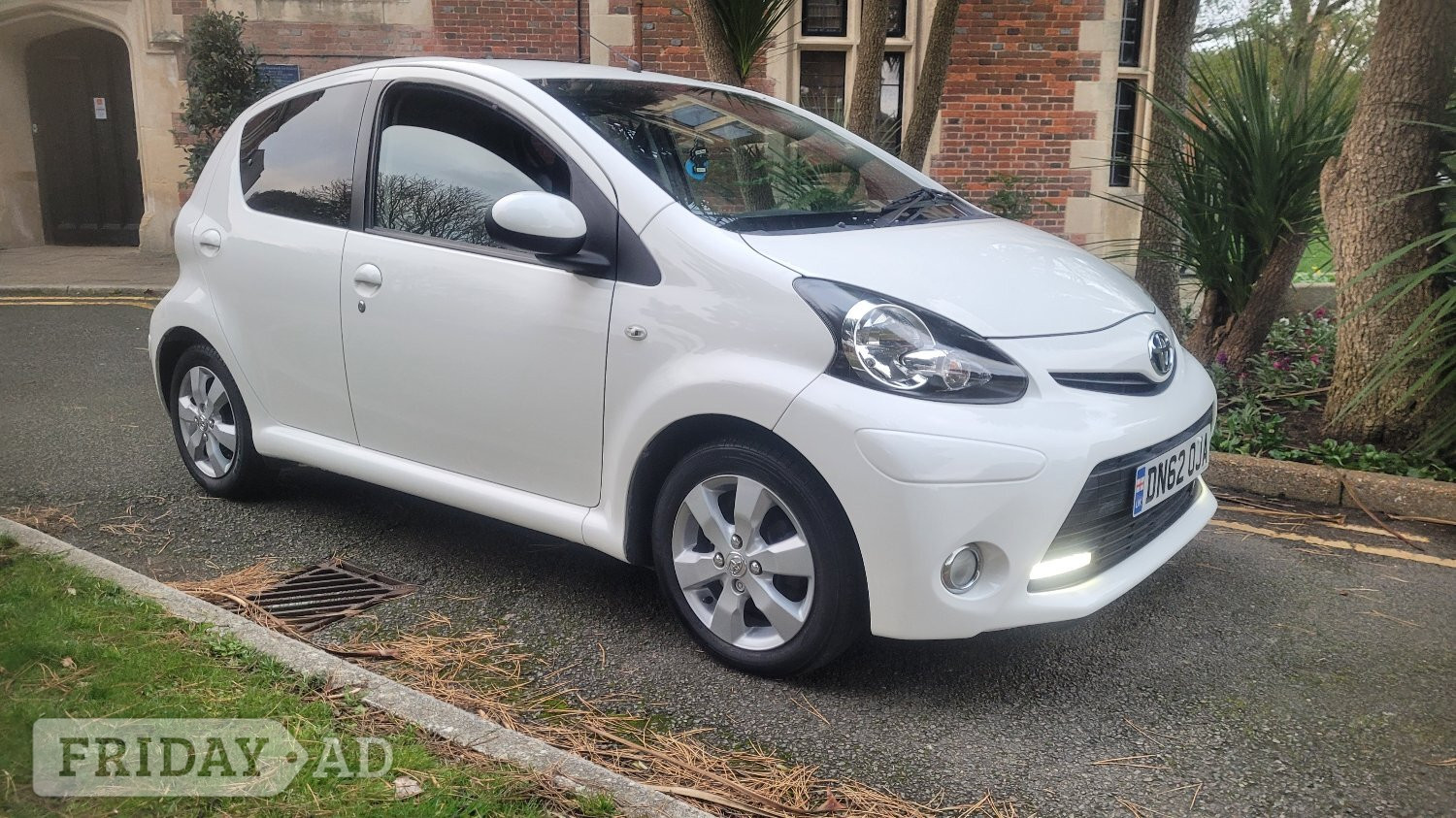 TOYOTA AYGO 1.0 FIRE 5 DOOR,2012/62reg LOW TAX PETROL £3775. - Cars