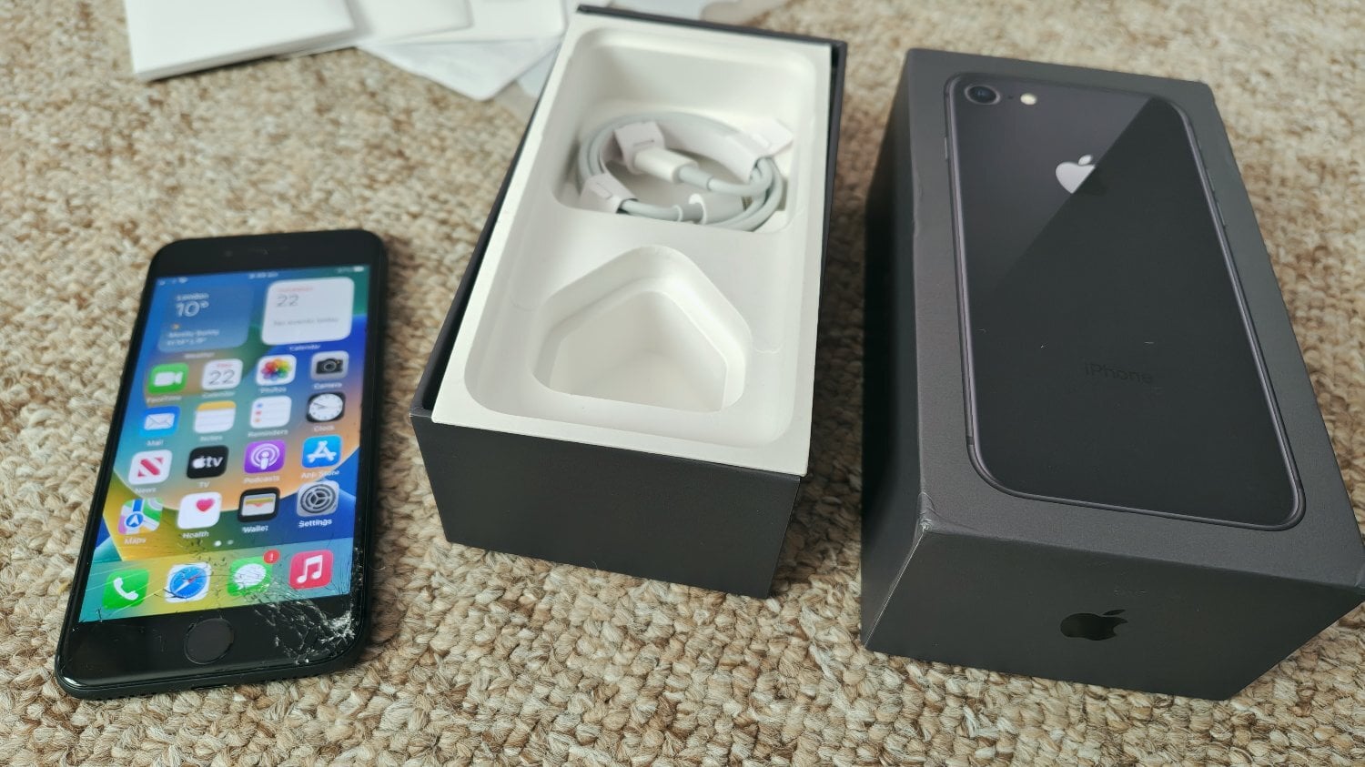 boxed unlocked apple iphone 8 mobile phone with free postage in St. Neots