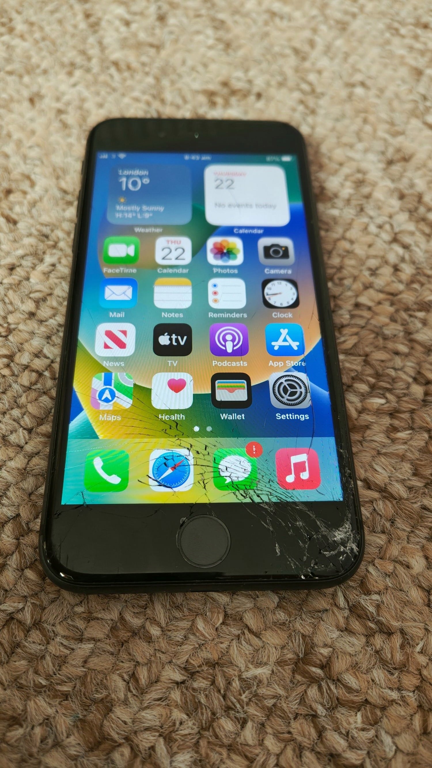 boxed unlocked apple iphone 8 mobile phone with free postage