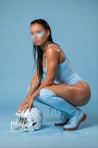 Try Bee tonight for some sexy punting Fun!